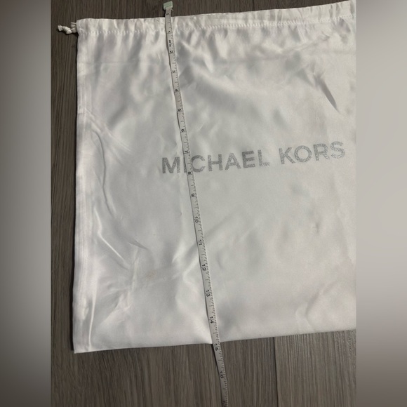 Michael Kors Silver Logo White Bag - Picture 3 of 3